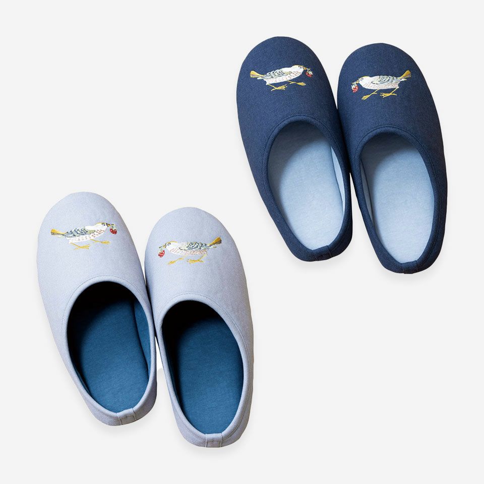 ブルーグリーンとブルーの2色で展開しています