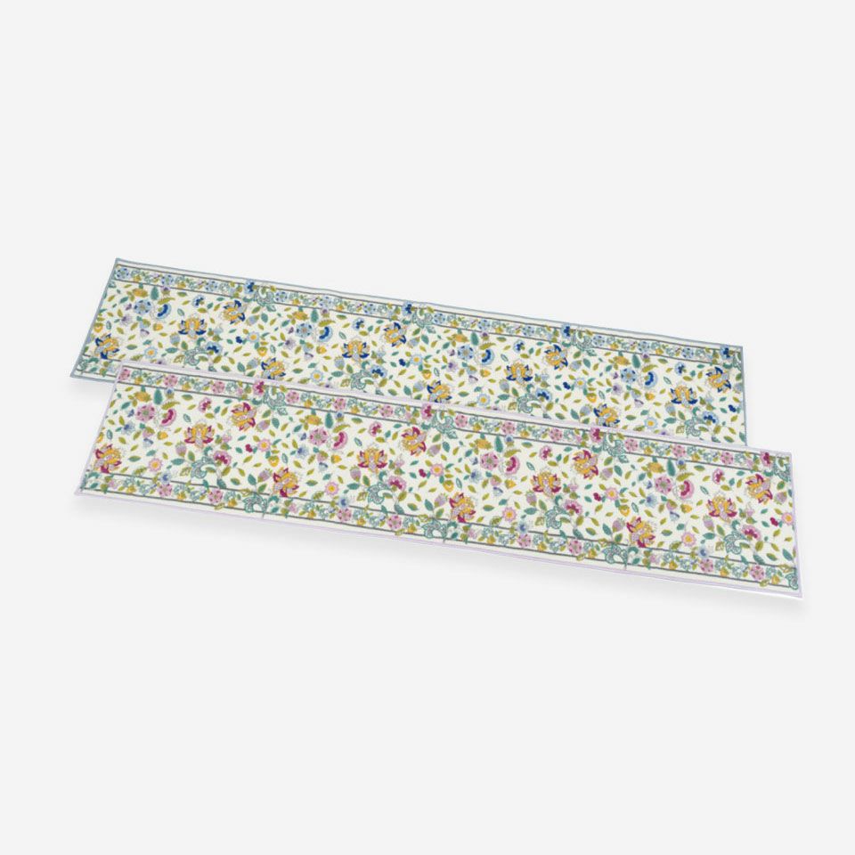 ブルーとピンクの2色、各5サイズで展開しています