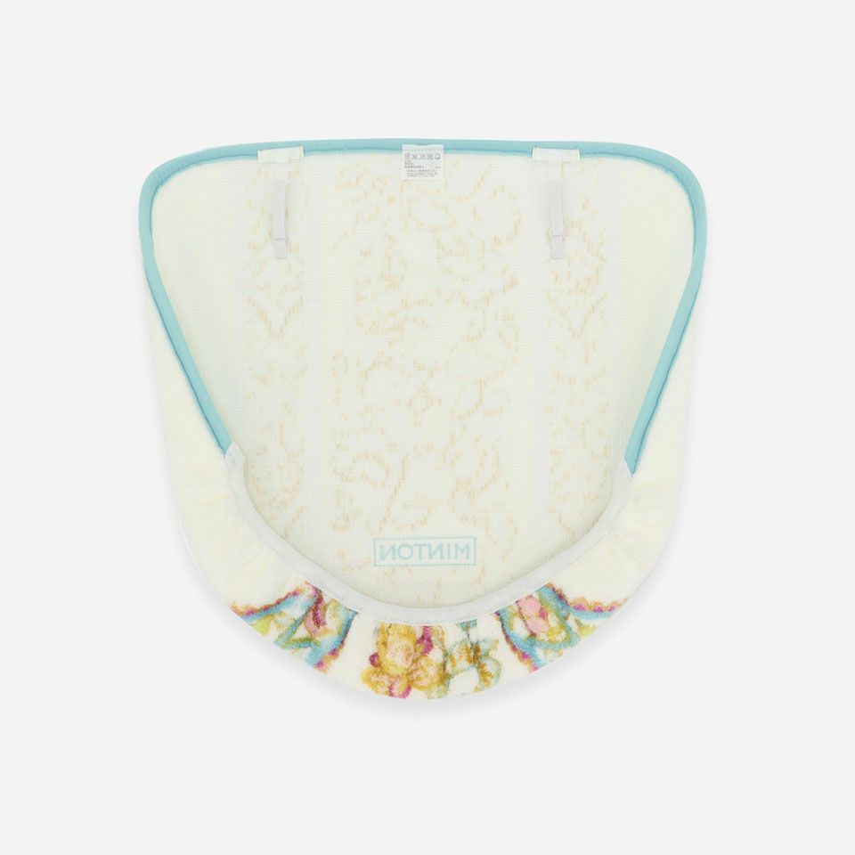 裏面／ゴムがついており、縦の長さ40～45cm以内で装着できます