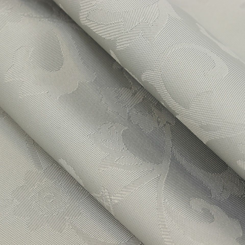 地模様になっているため、柄が主張しすぎず、和洋問わずテーブルのお料理や食器を引き立ててくれます。：グレー