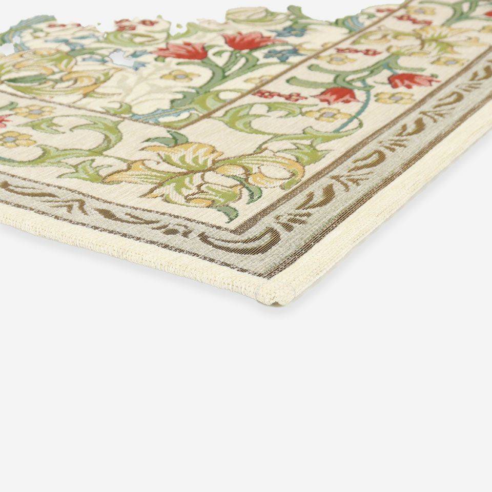 このラグはモール糸（シェニール糸）を使ったゴブラン織です