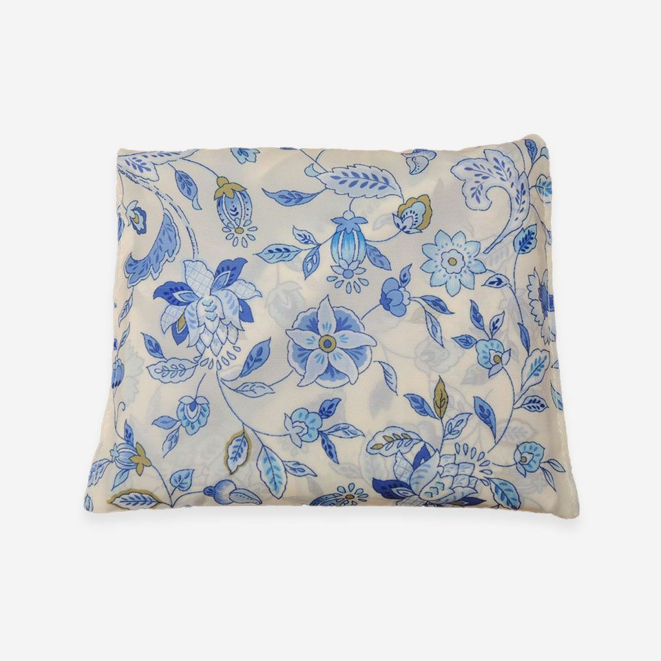 内ポケットに折りたたんで収納できます