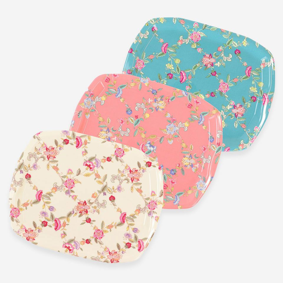 アイボリー・ピンク・ブルーグリーンの3色で展開しています