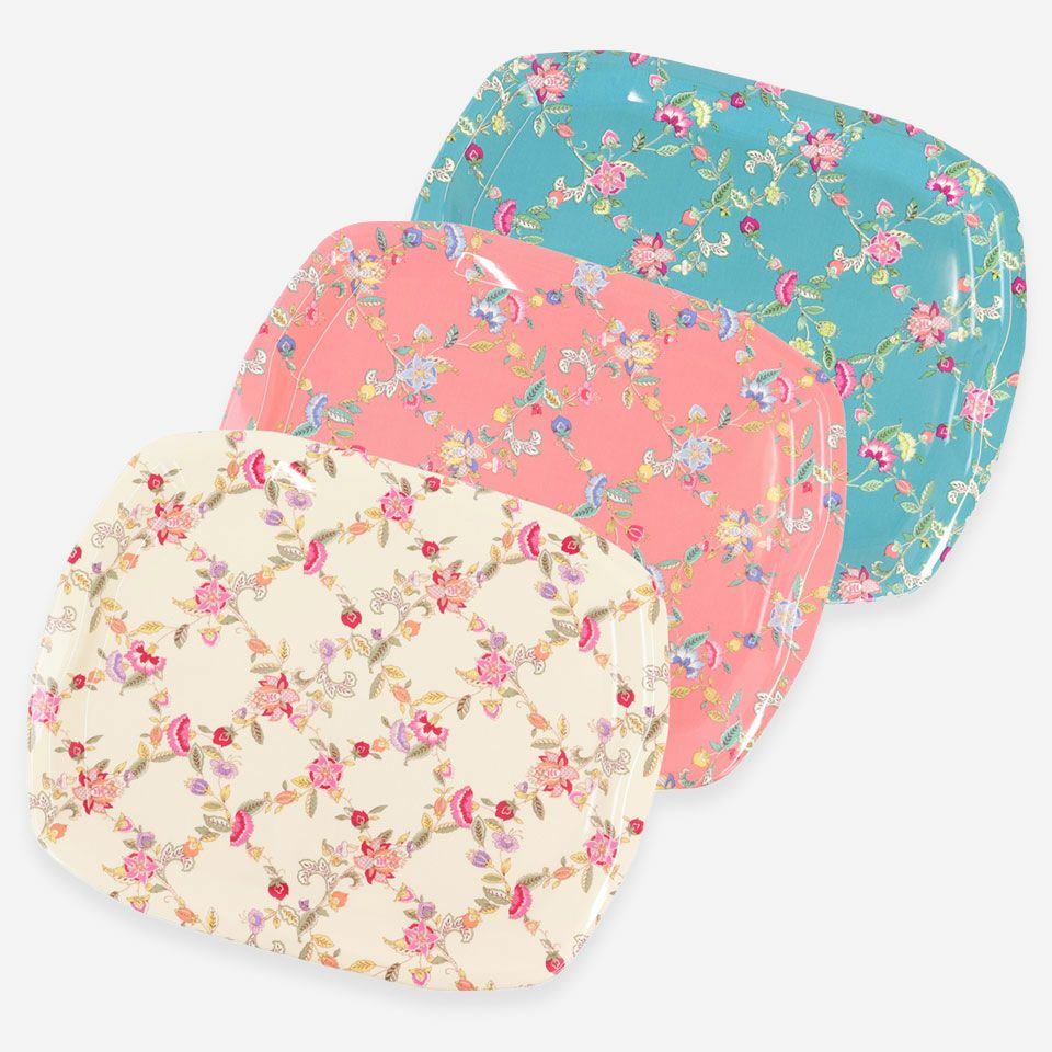 アイボリー・ピンク・ブルーグリーンの3色で展開しています