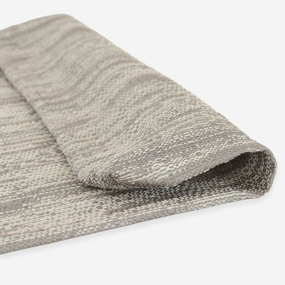 ヴェルゴラートは、自然が生み出した地層や大理石のような表情をデザインしたファブリックです