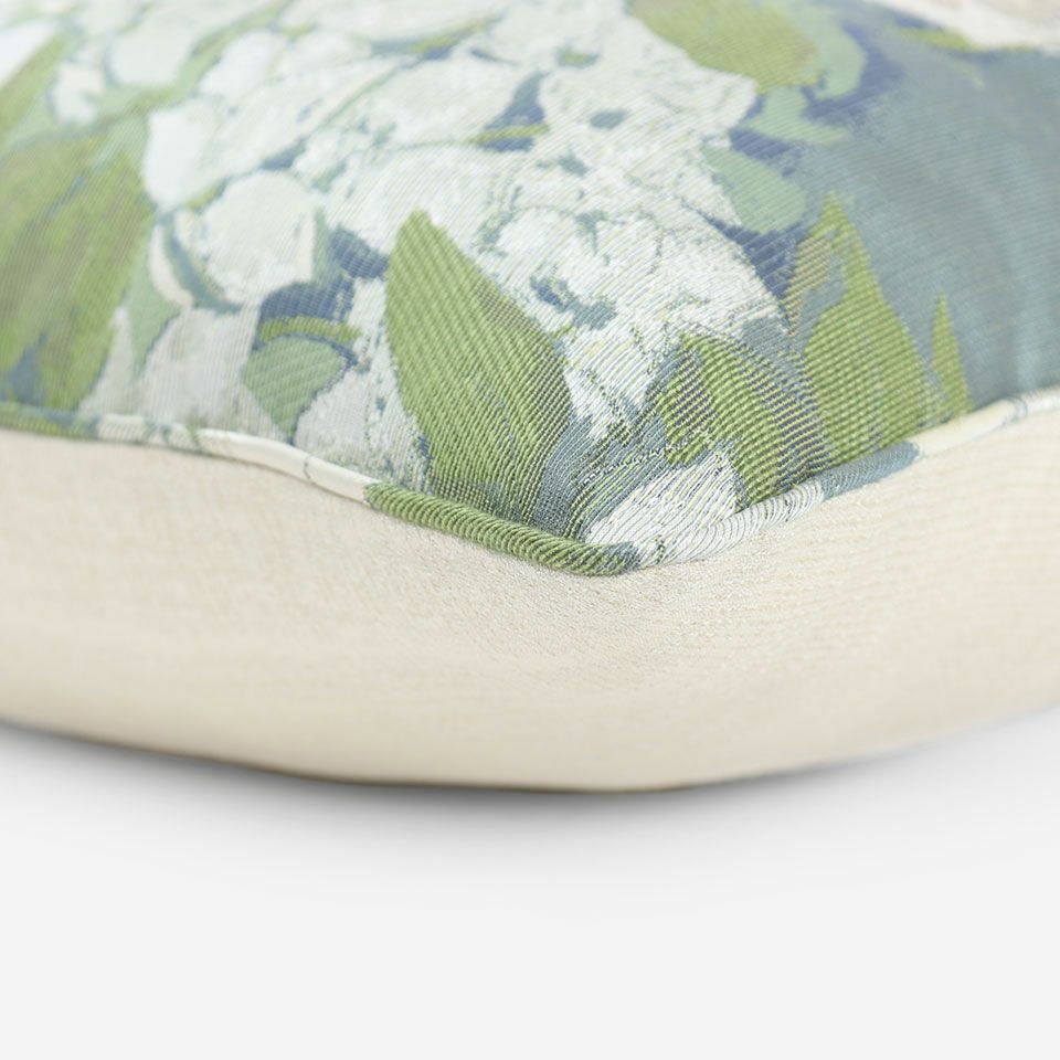 表面と裏面の異なるデザイン／表面共生地のパイピングをつけています／表面カラー：アイボリー／裏面カラー：アイボリー