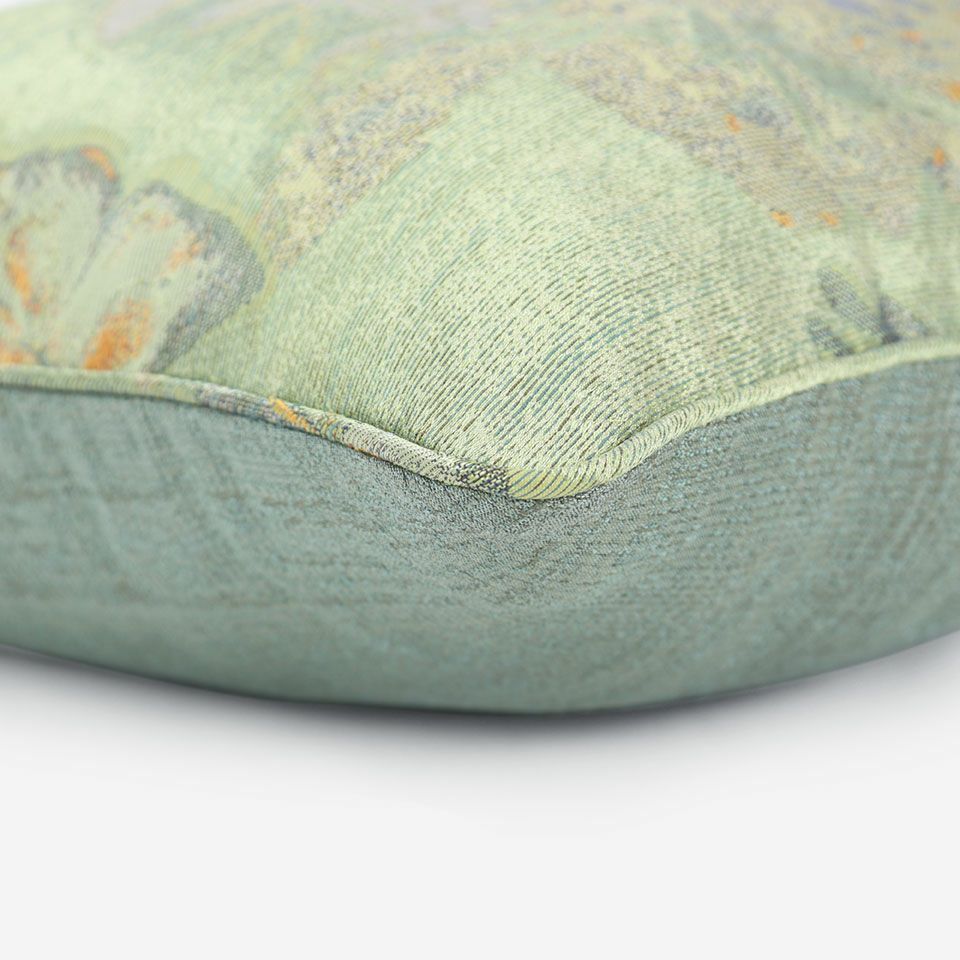 表面と裏面の異なるデザイン／表面共生地のパイピングをつけています／表面カラー：グリーン／裏面カラー：ライトグリーン