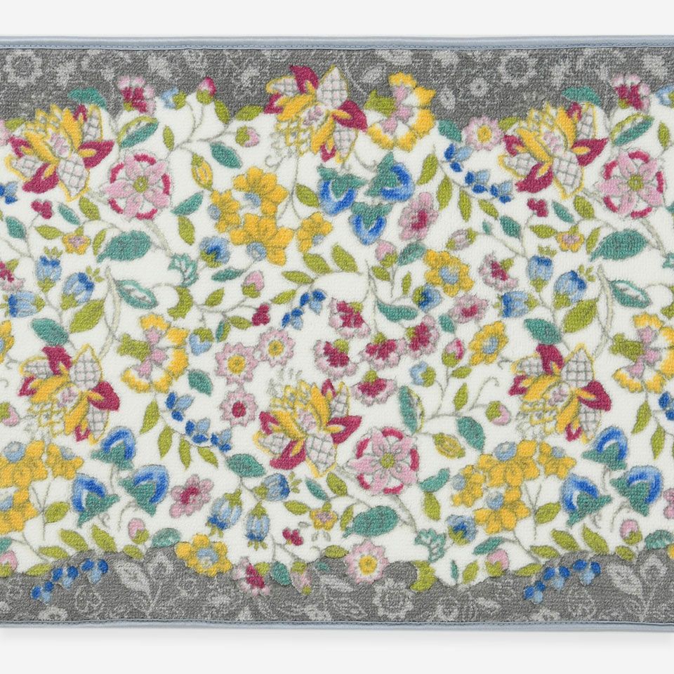 ハドンホールの小花が咲き乱れる春のガーデンをイメージしたデザインです