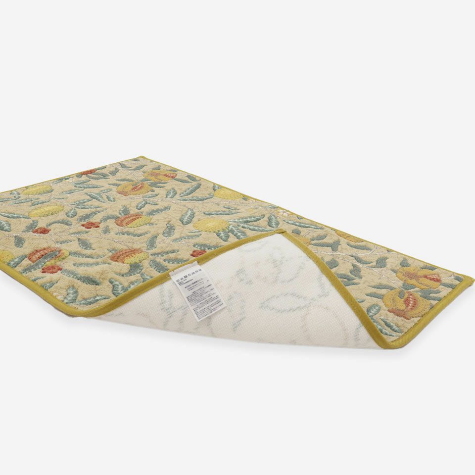 ウィリアム・モリスのデザインの中でも有名な「フルーツ」のデザイン、裏面は滑り止め加工が施されています