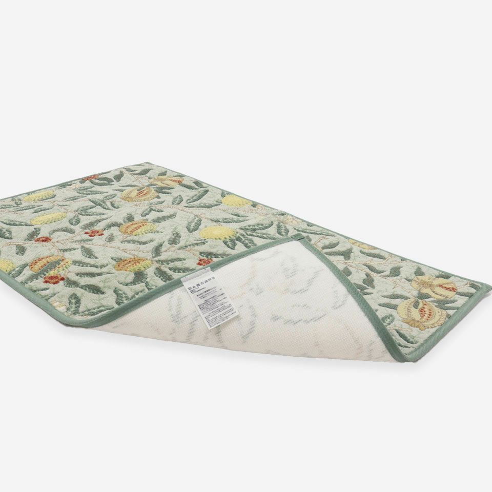 ウィリアム・モリスのデザインの中でも有名な「フルーツ」のデザイン、裏面は滑り止め加工が施されています