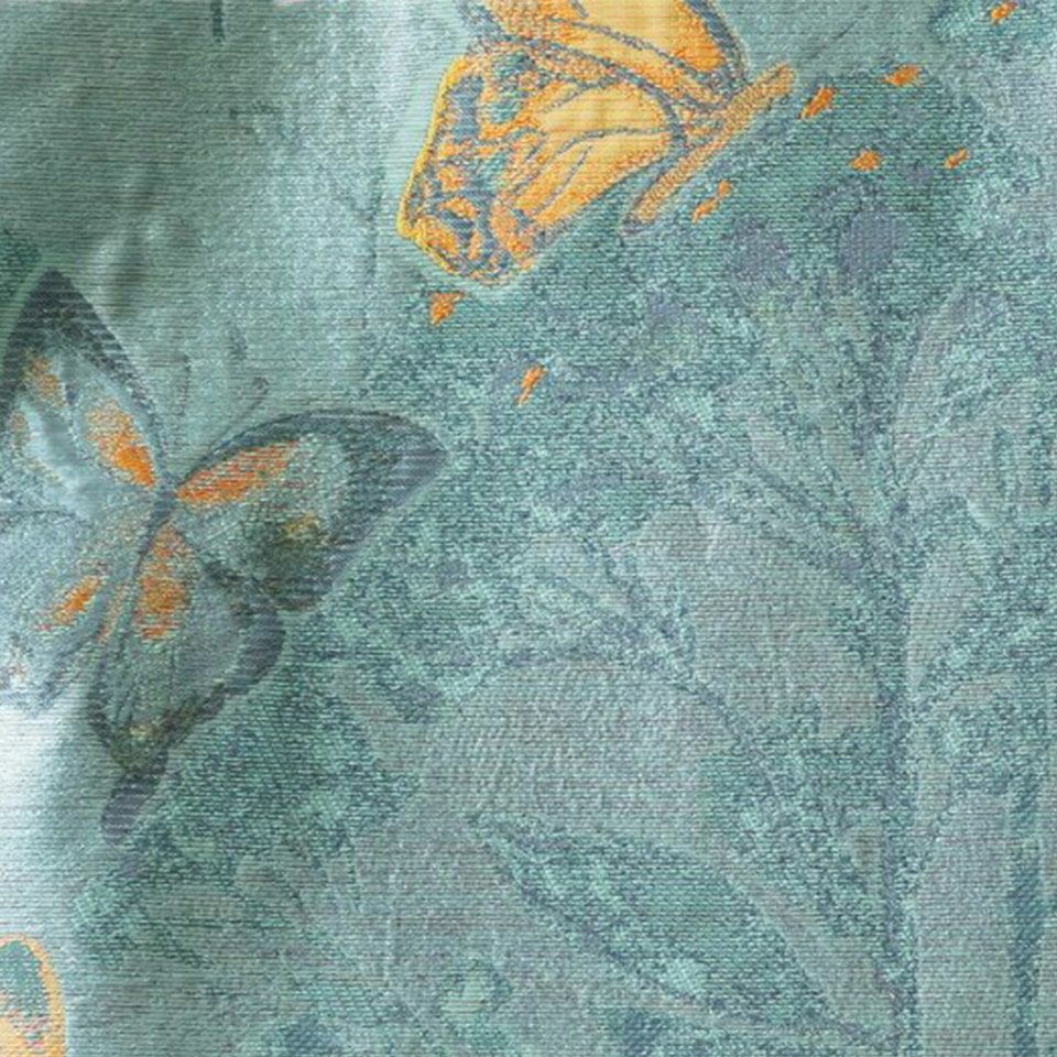 「コンソラーレ」は蝶々が花や木々の間を舞いながら幸せを運ぶイメージをデザイン、やさしい空気感が漂います