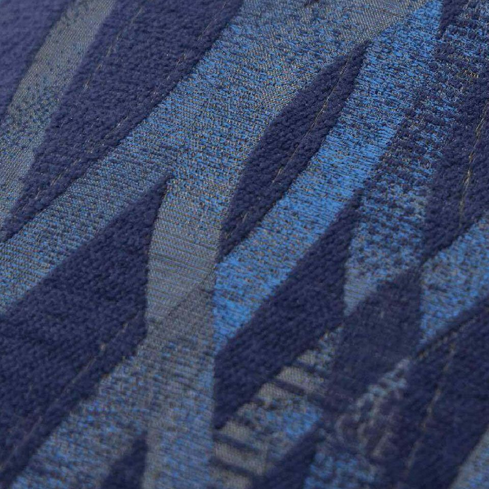 しなやかに流れる自然観を表現したモダンな抽象柄、上質なモール糸を使用し、やわらかでなじみ易いクオリティーは様々なシーンを温かく包み込みます