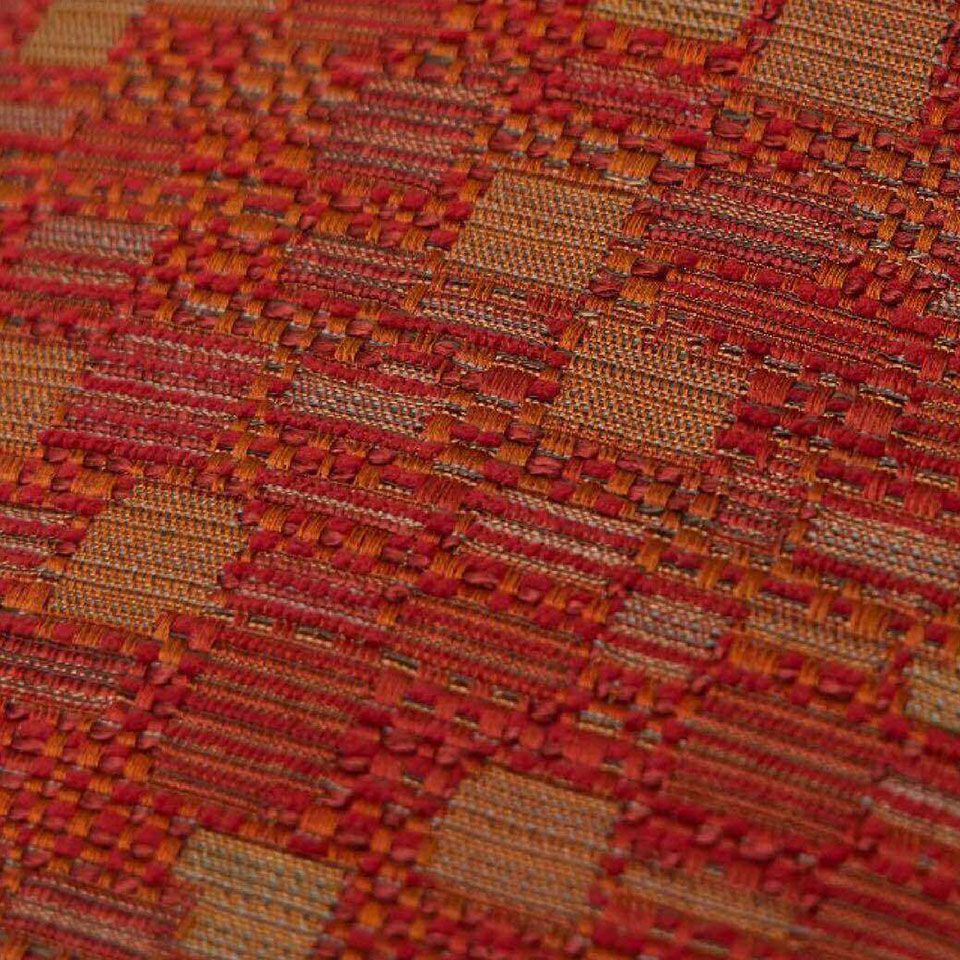 フォルムの異なるブロック柄で構成した落ち着いた印象の石目調のデザインは、 織物ならではの糸の色や素材感のミックスが奥深く豊かな表情が特徴です