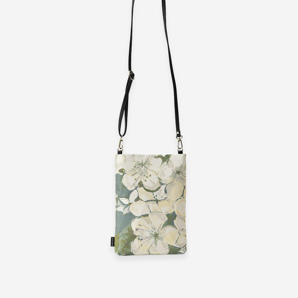 表面／カラー：アイボリー／約W19(マチ含む）×H25×D2cm ※ベルトの長さ 130cm（金属部込）