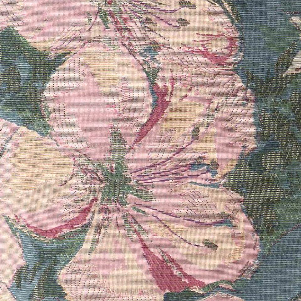 明るい陽射しの中で咲き誇こるツツジと楚々として咲くヤマボウシのデザイン、背景の深いグリーンとのコントラストが気持ちのよい一品です