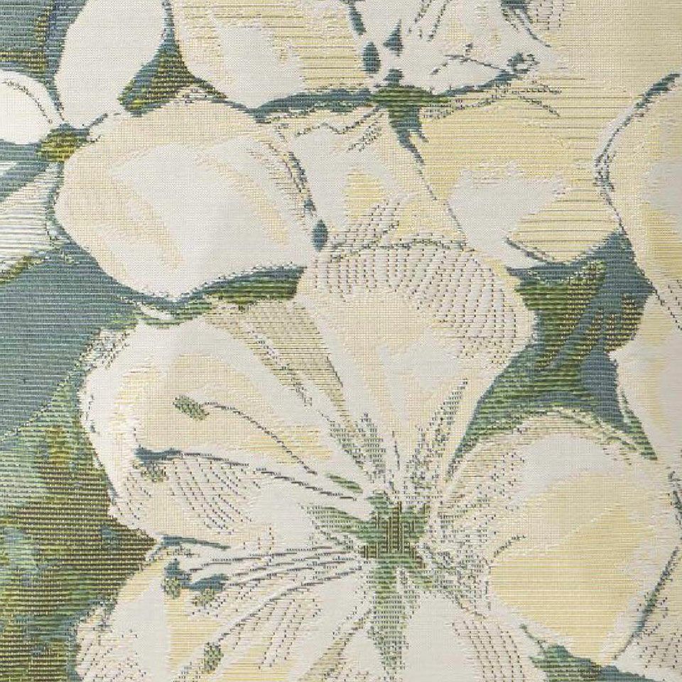 明るい陽射しの中で咲き誇こるツツジと楚々として咲くヤマボウシのデザイン、背景の深いグリーンとのコントラストが気持ちのよい一品です