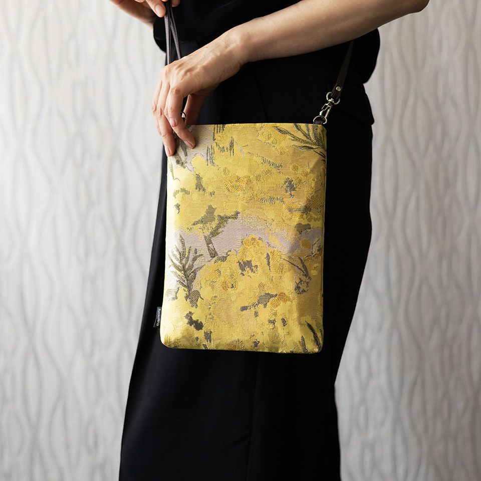 極細の糸で高密度に織られているため型崩れしにくく軽量なので、旅行やちょっとしたお出かけに便利です