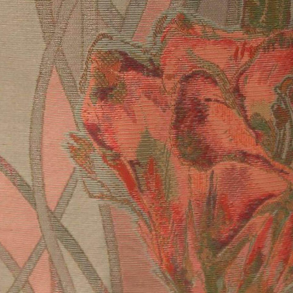 伸びやかで凛としたアマリリスの花を、複雑な刺繍調の織組織で仕上げた、ふくよかで豊かな存在感を放つ一品です