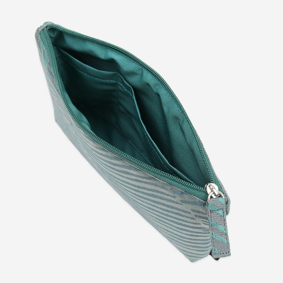 小さなマチがあるので見た目よりも容量があります