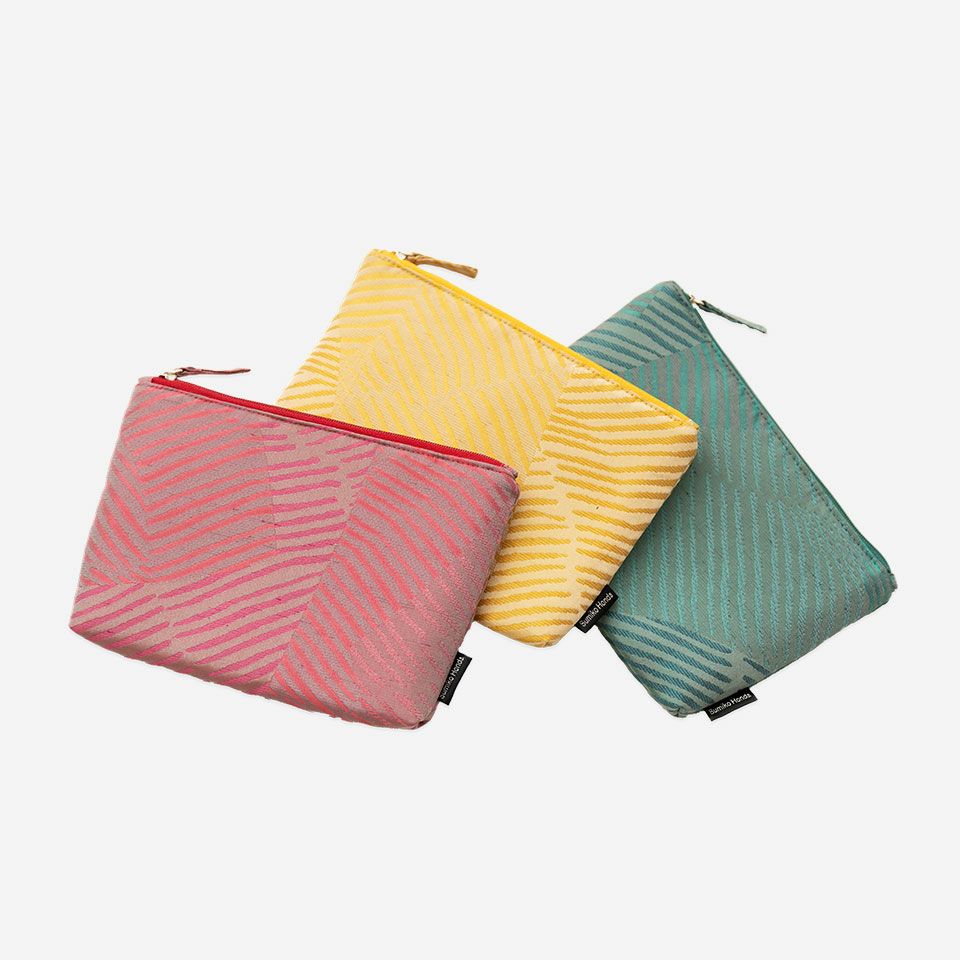 カラーは左からローズ、ゴールド、グリーンの3色展開です