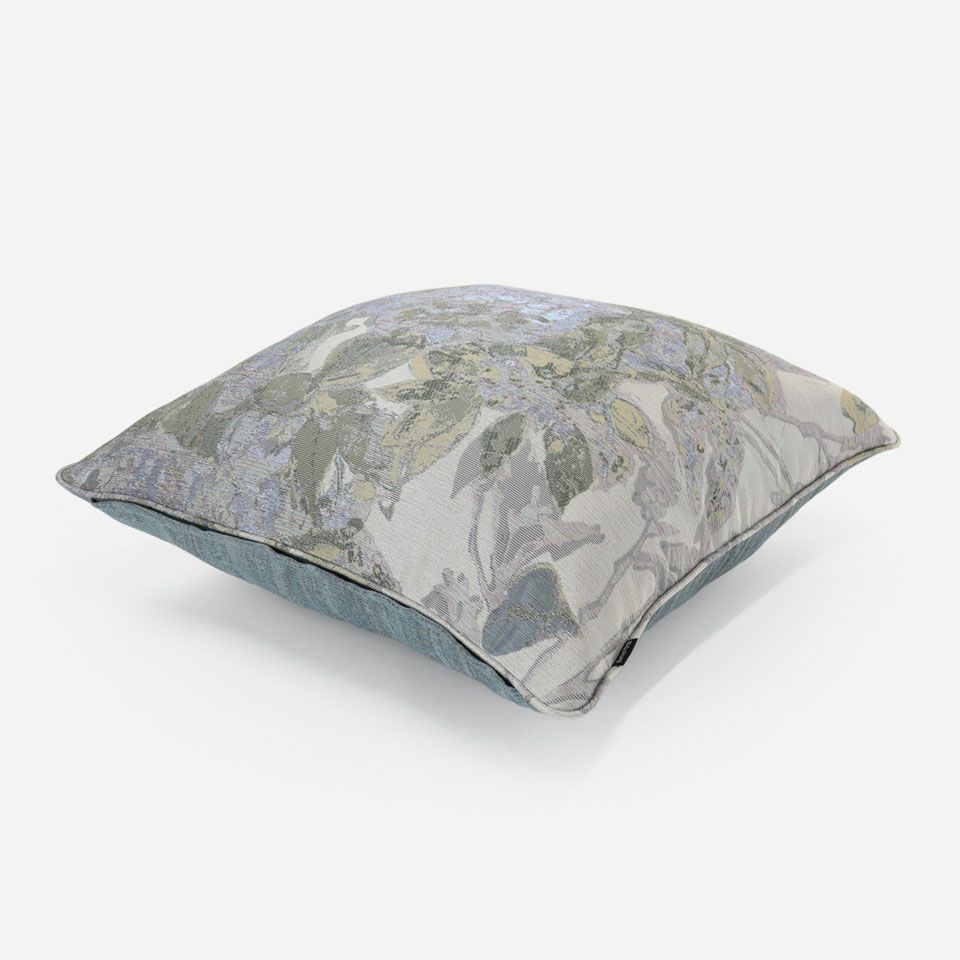 表面と裏面の異なるデザイン／表面共生地のパイピングをつけています／表面カラー：ブルー／裏面カラー：ブルー