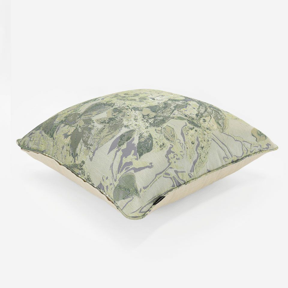 表面と裏面の異なるデザイン／表面共生地のパイピングをつけています／表面カラー：アイボリー／裏面カラー：アイボリー