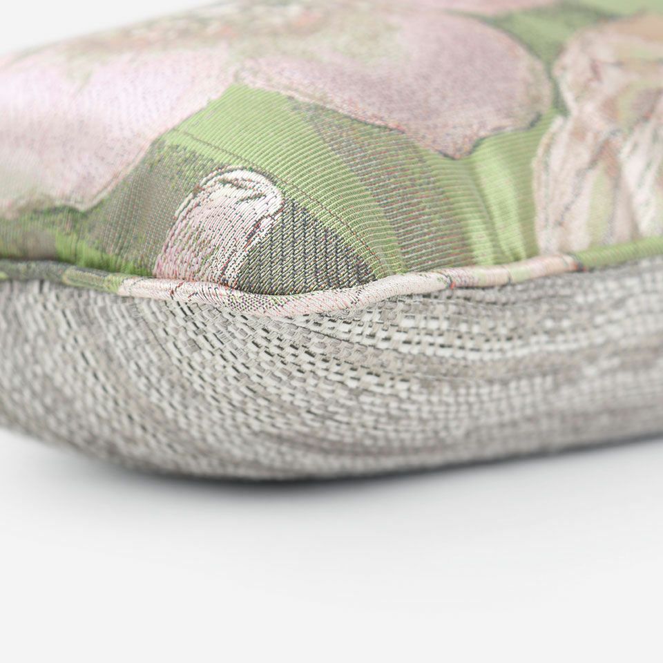 45cm×25cm／表面と裏面の異なるデザイン／表面共生地のパイピングをつけています／表面カラー：アイボリー／裏面カラー：アイボリー