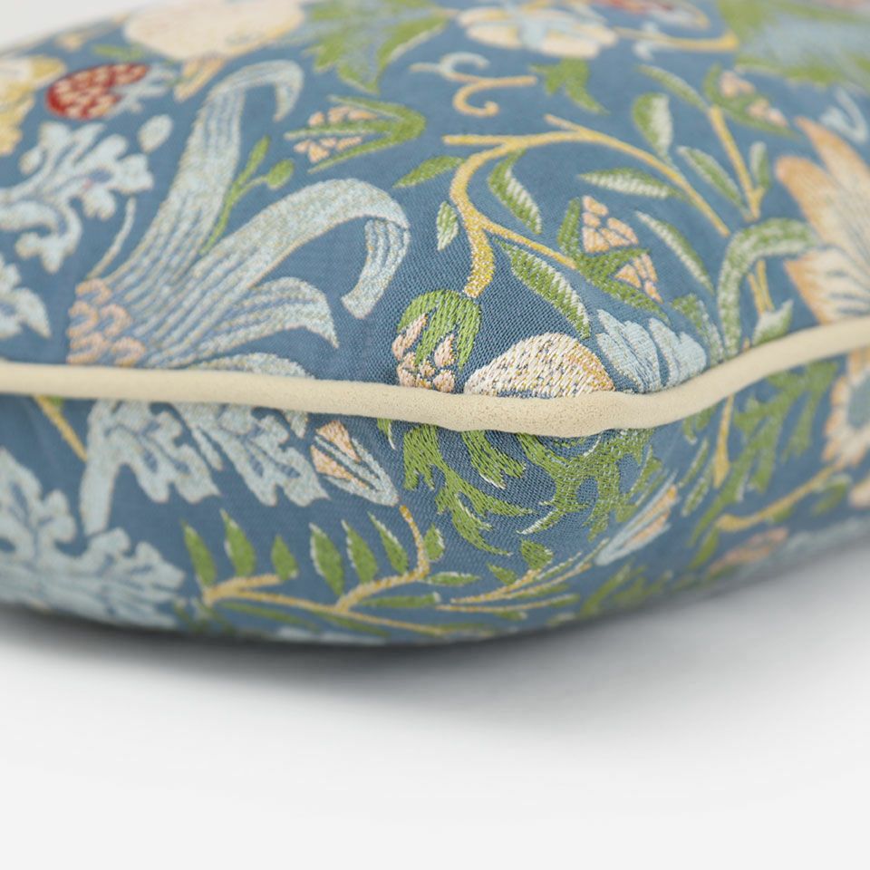 ベージュ色のパイピングをつけています／カラー：ブルーグリーン