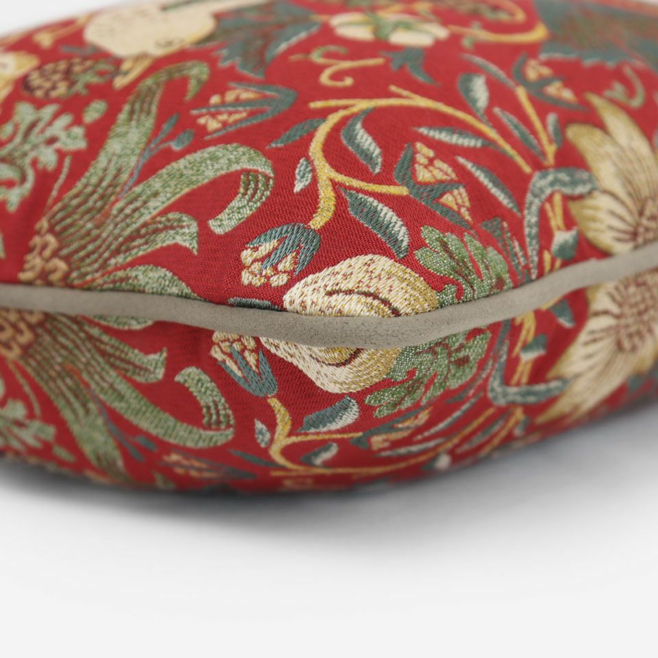 モスグリーン色のパイピングをつけています／カラー：レッド