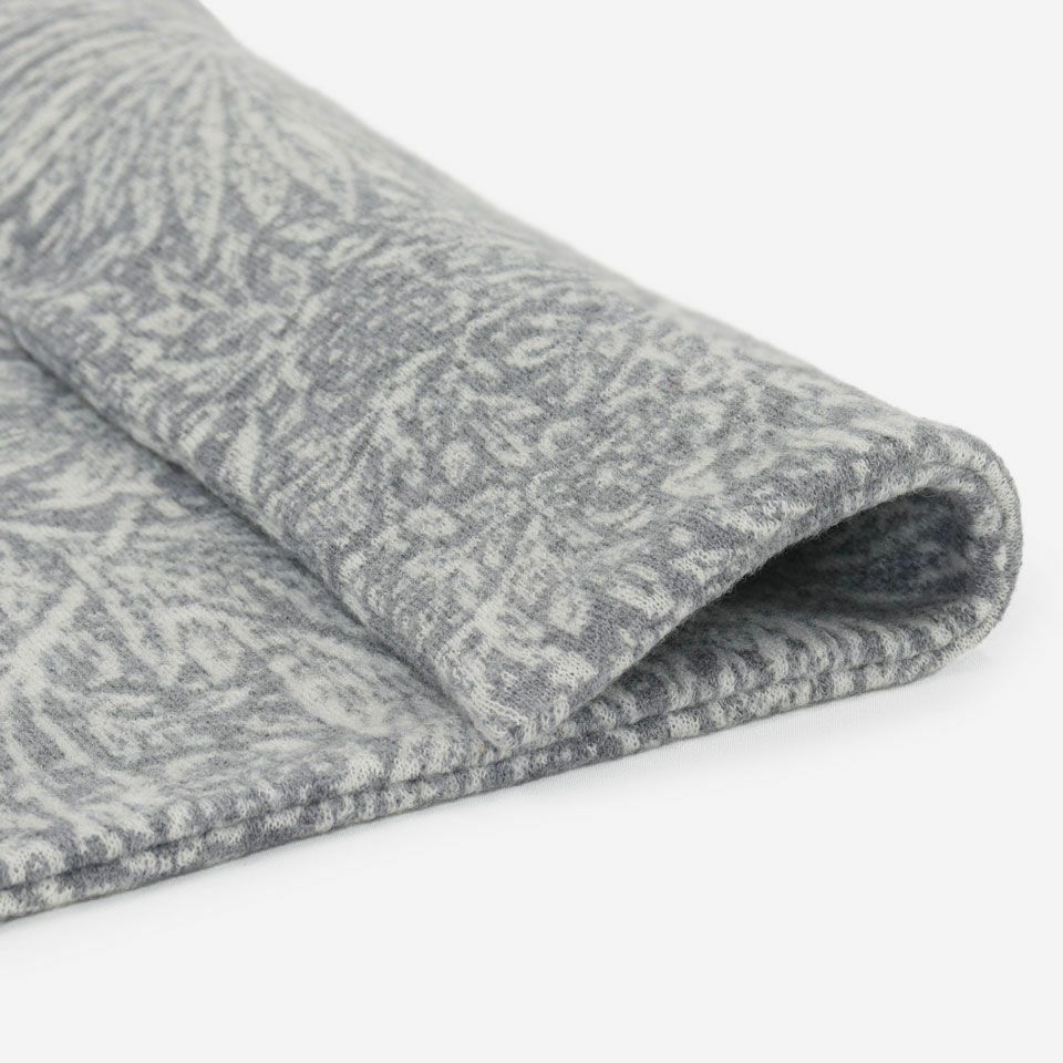 天然素材ならではの優しい手触りで表面にふんわりとした風合いを持たせるために加工を施し、見た目にも色が混じり合い温かみのある表情になっています