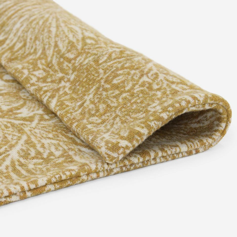 天然素材ならではの優しい手触りで表面にふんわりとした風合いを持たせるために加工を施し、見た目にも色が混じり合い温かみのある表情になっています