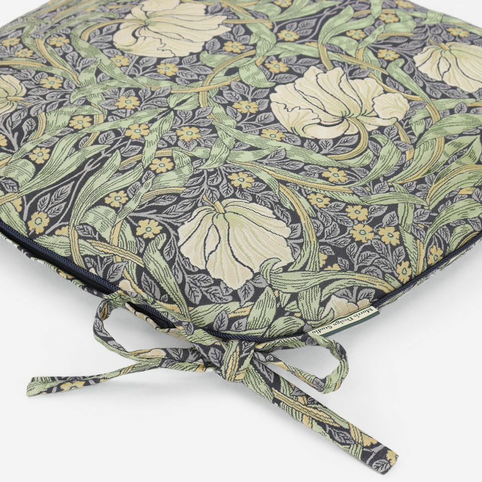 「Morris Design Studio」のブランドタグが付いています