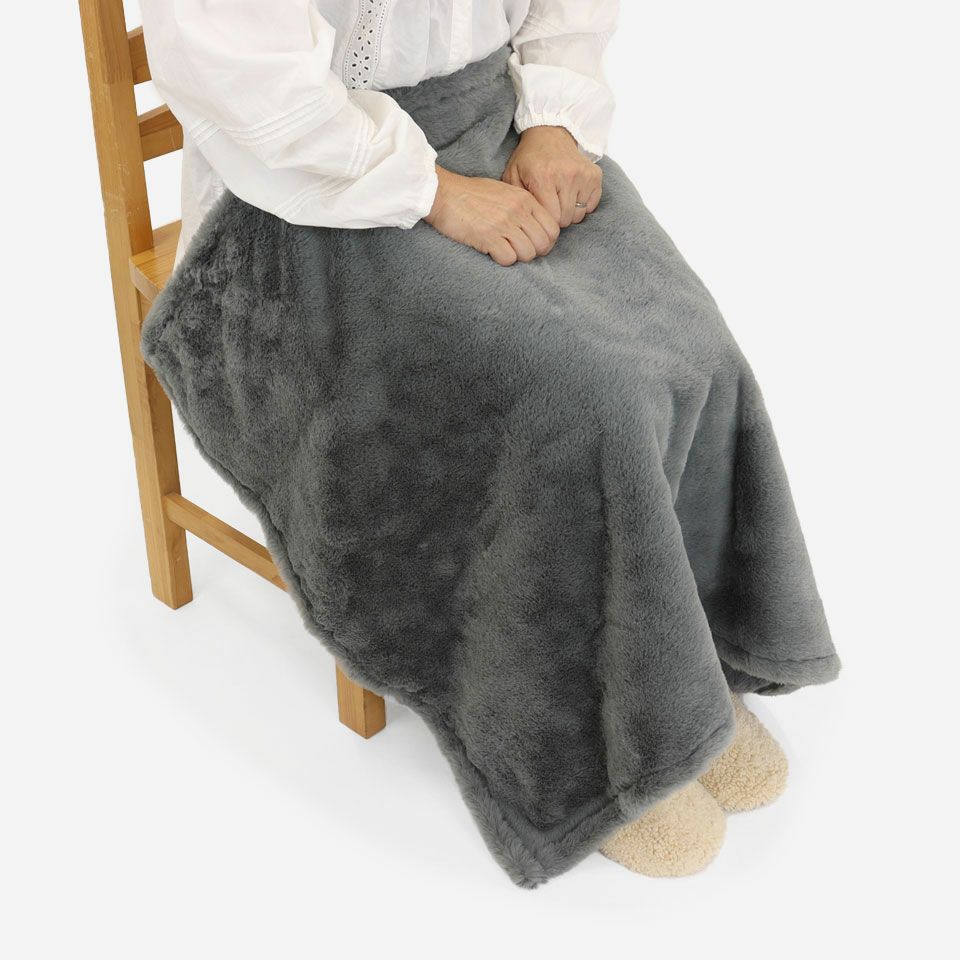 新品タグ有✩本物✩ブラックグラマ✩ファーコート✩後にスリット入り 