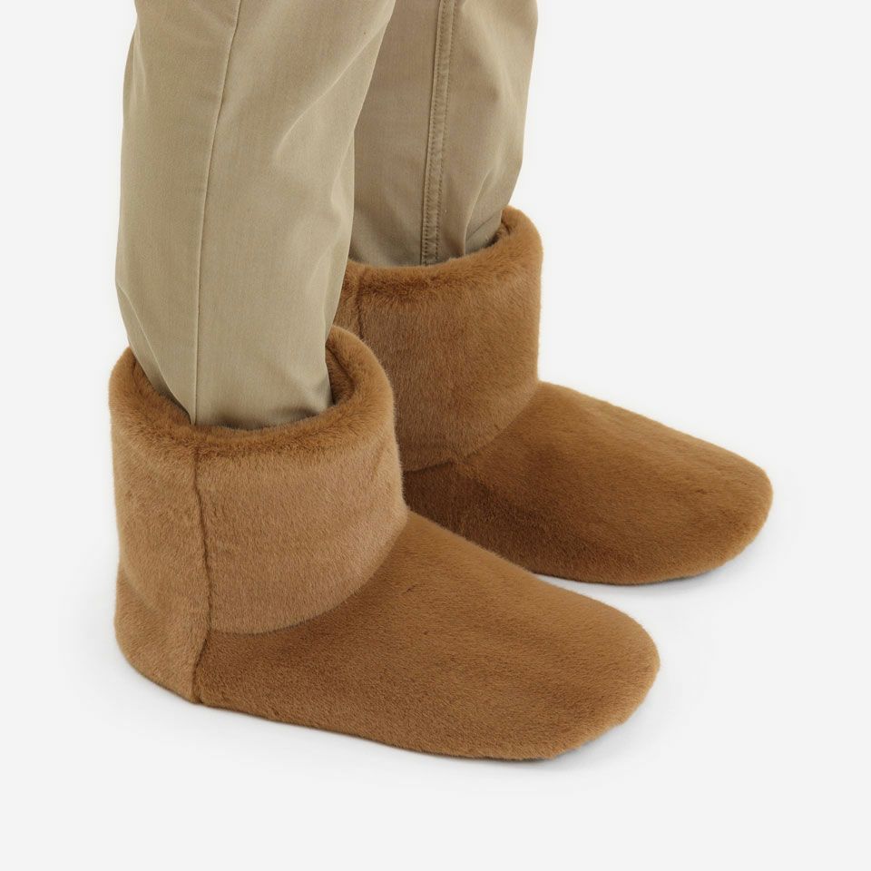 ブーツ全体が柔らかいので、履き疲れることもなく軽やかで厚手の靴下を履いているような感覚のソフトルームブーツです／カラー：ブラウン