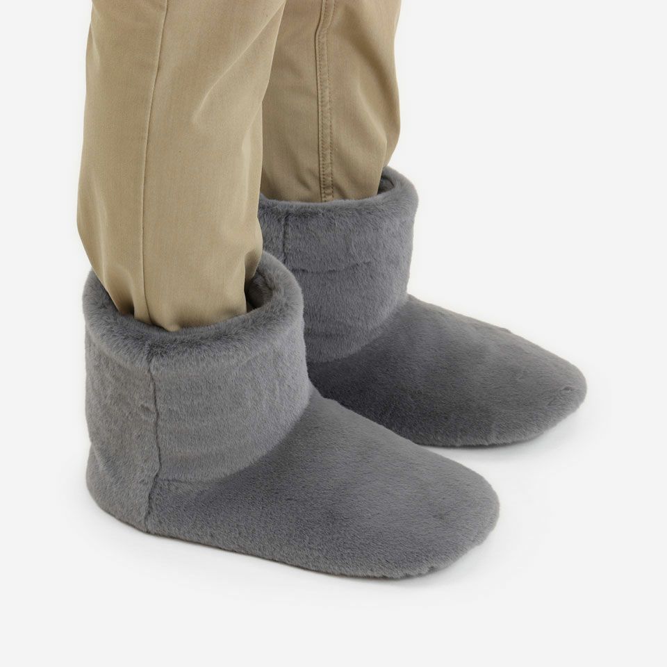 ブーツ全体が柔らかいので、履き疲れることもなく軽やかで厚手の靴下を履いているような感覚のソフトルームブーツです／カラー：グレー