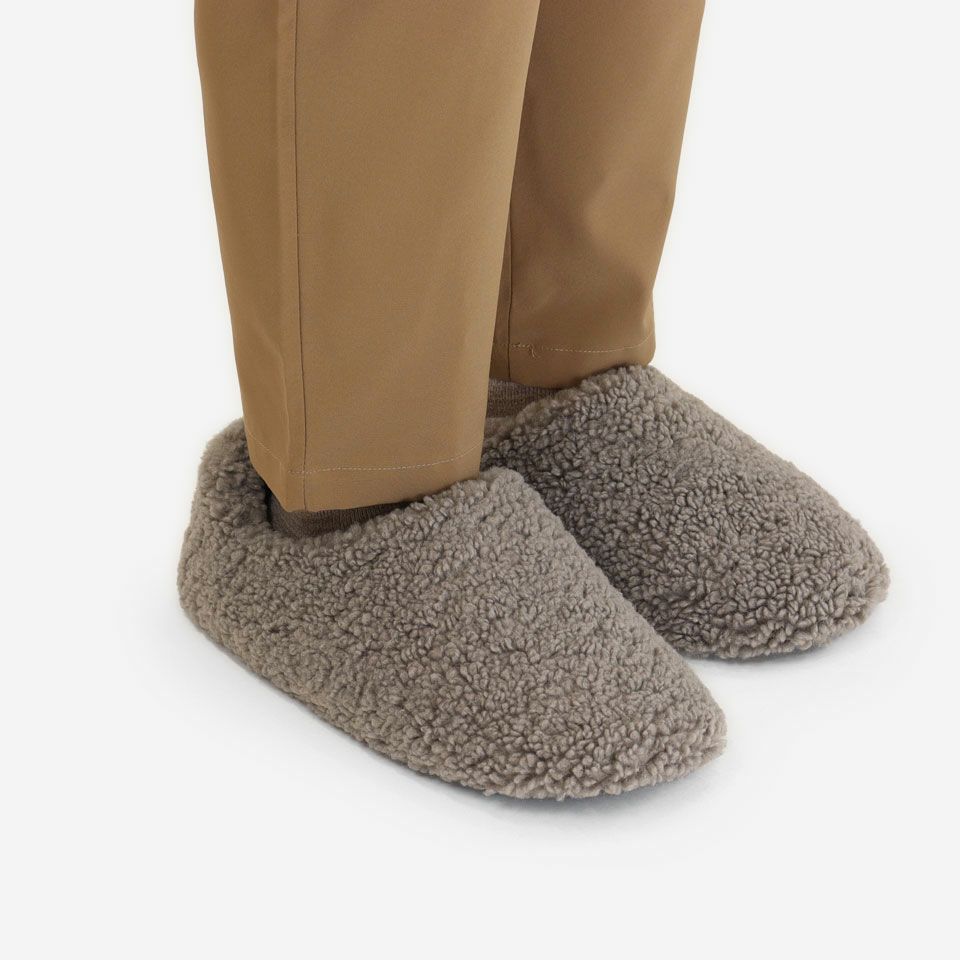 暖かいボアを使用しているので足を入れると暖かさに包まれ足元がぬくぬくとしてきます／カラー：グレー