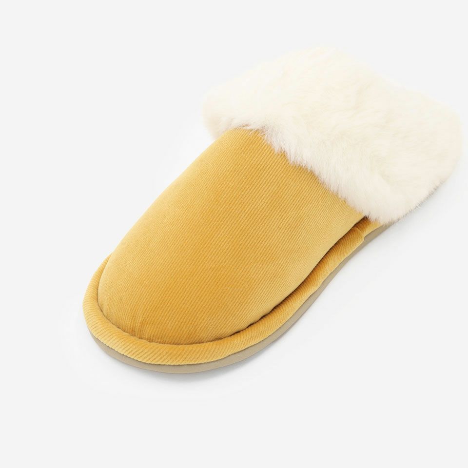 アッパー部分は細い畝のコーデュロイ生地です／カラー：イエロー