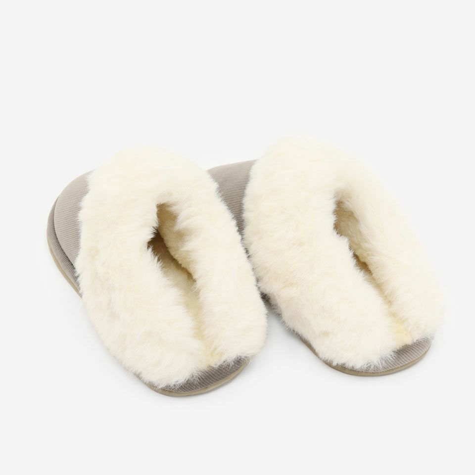 脱いだり履いたりもスムースです／カラー：グレー