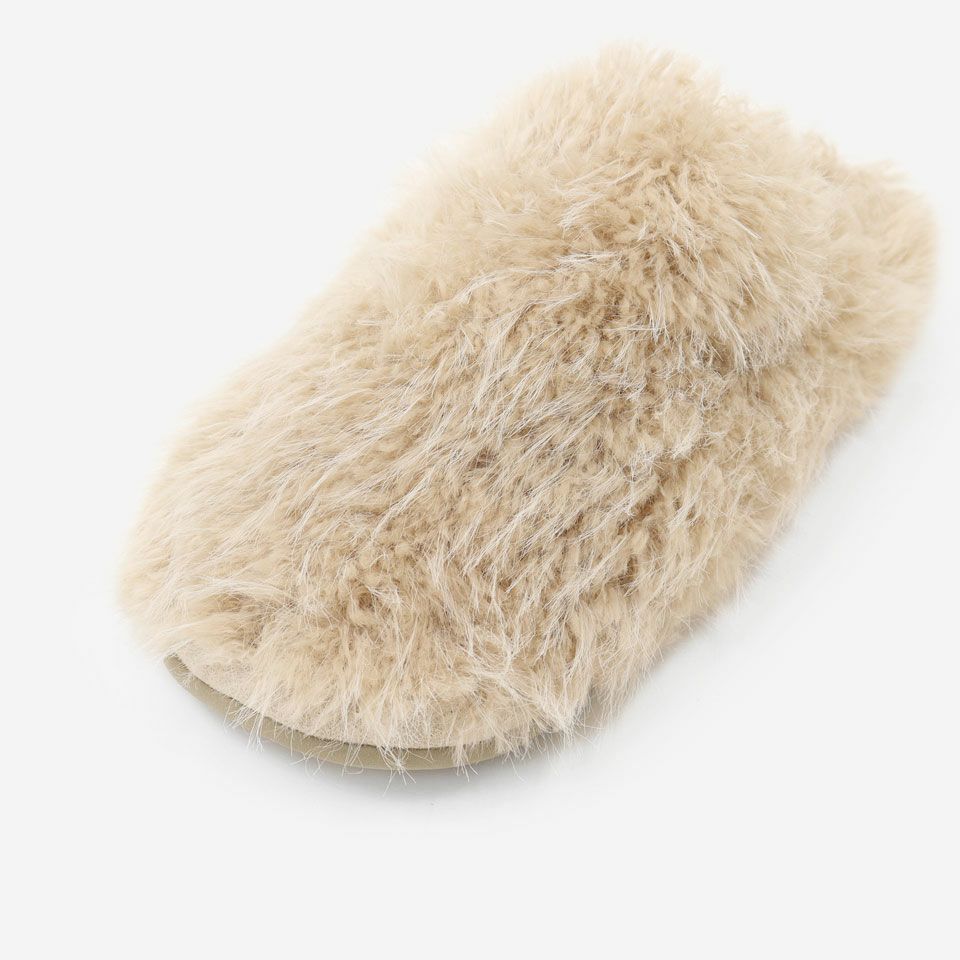 フワフワでボリュームたっぷりのロングファースリッパは、綺麗なカラーでおうち気分もあがります／カラー：ベージュ
