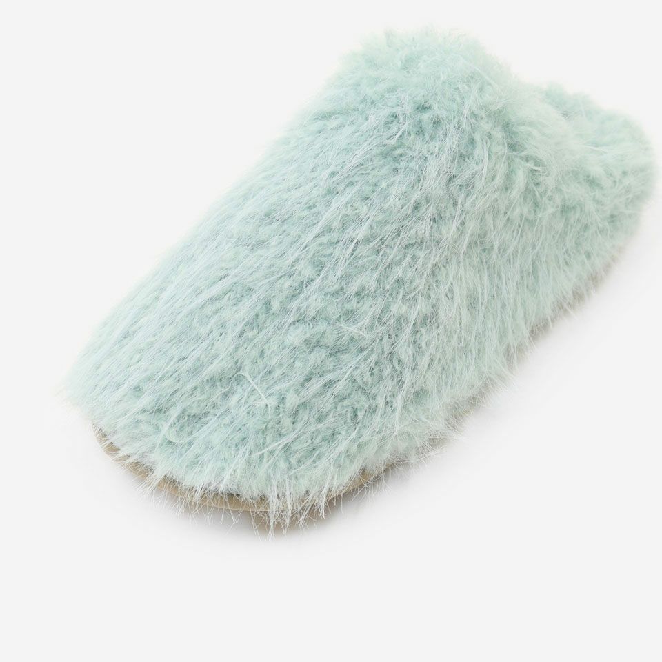 フワフワでボリュームたっぷりのロングファースリッパは、綺麗なカラーでおうち気分もあがります／カラー：グリーン