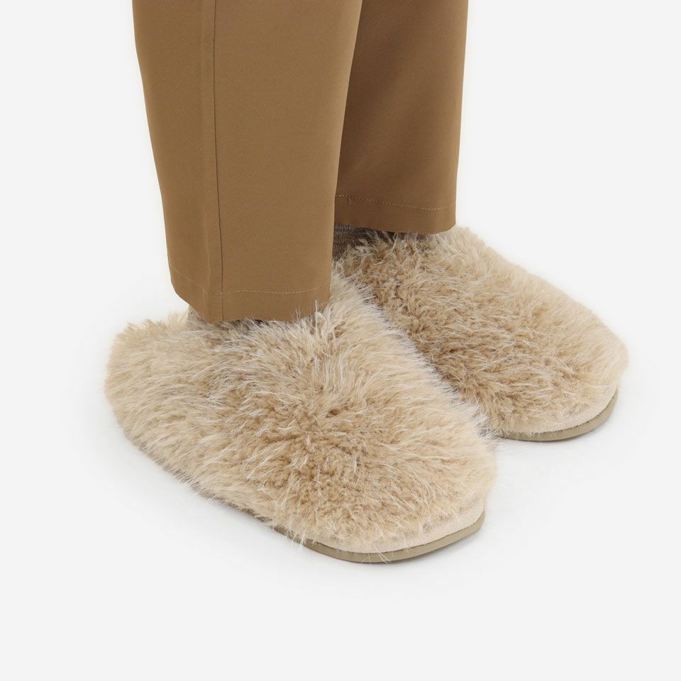 暖かいボアを使用しているので足を入れると暖かさに包まれ足元がぬくぬくとしてきます／カラー：ベージュ