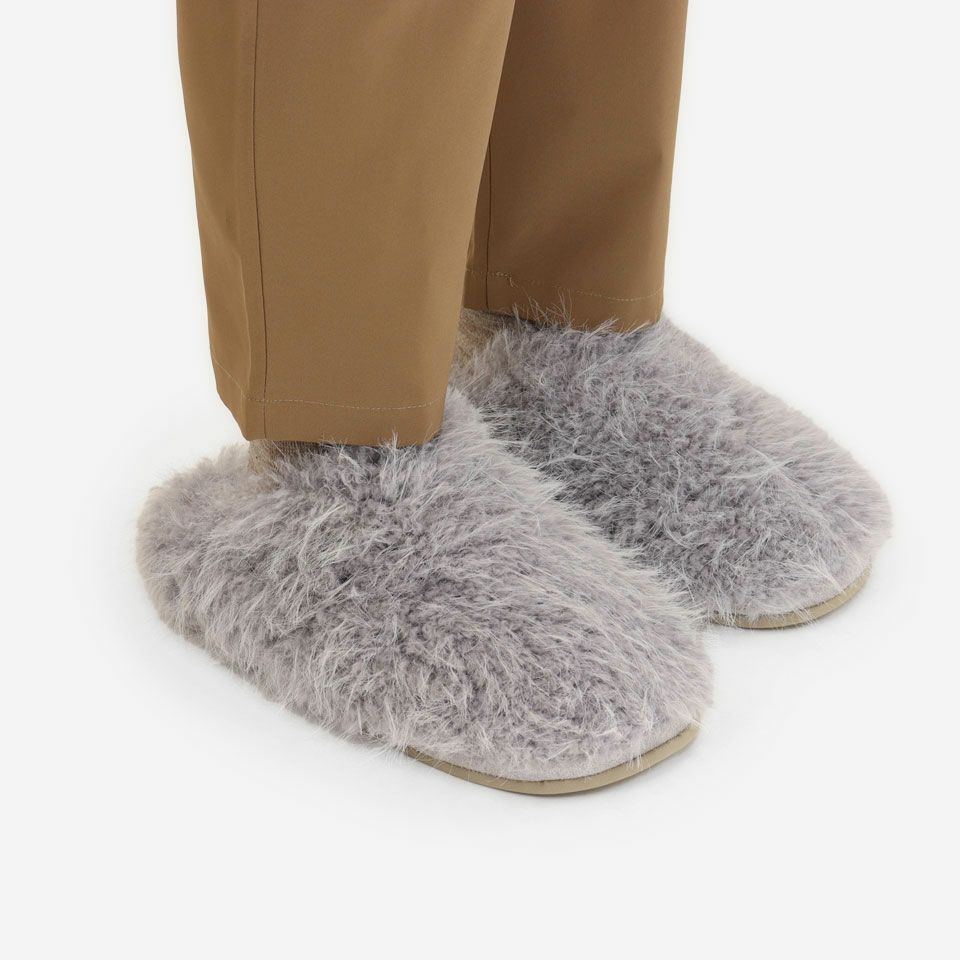 暖かいボアを使用しているので足を入れると暖かさに包まれ足元がぬくぬくとしてきます／カラー：グレー