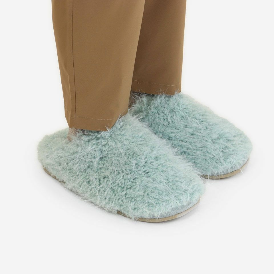 暖かいボアを使用しているので足を入れると暖かさに包まれ足元がぬくぬくとしてきます／カラー：グリーン