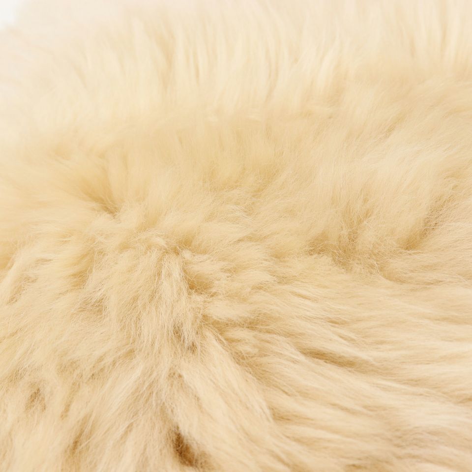 羊毛の間に含まれる大量の空気が断熱材の役割を果たし、冷たい外気を寄せ付けず、内側の温かい空気を逃しません／カラー：ベージュ