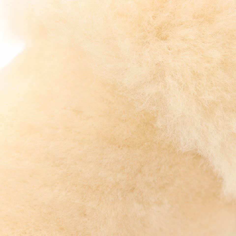 オーストラリア産の良質なムートンを使用しており、ムートンの暖かさを足元から感じられるアイテムです／カラー：ベージュ