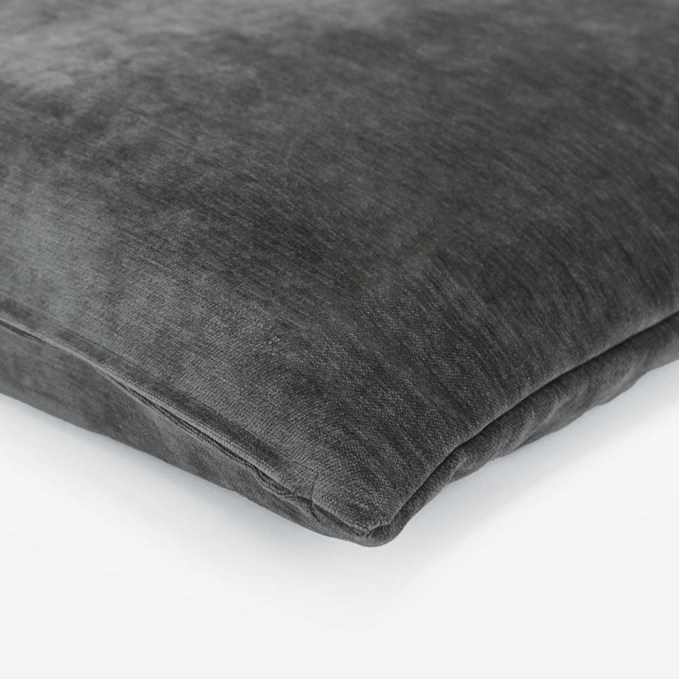 周囲は縫い合わせ仕様でシンプルな仕上がりです／カラー：ダークグレー