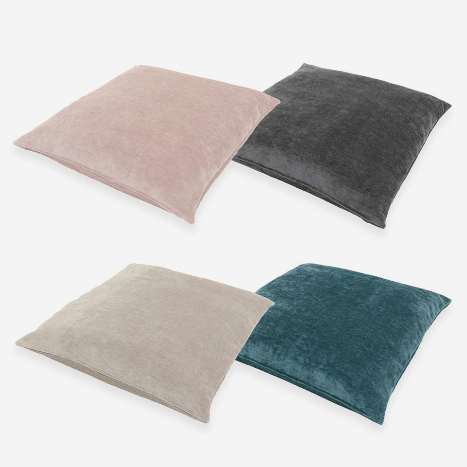 ベーシックカラーのベージュとダークグレー、上品な淡いローズ、主役にもなる美しいダークグリーンの4色展開です