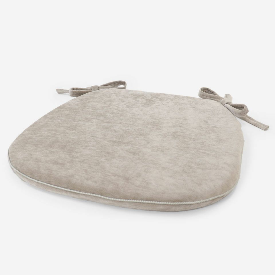 表面／カラー：ベージュ／45cm×43cm／無地なので、様々なインテリアシーンに合わせることができます