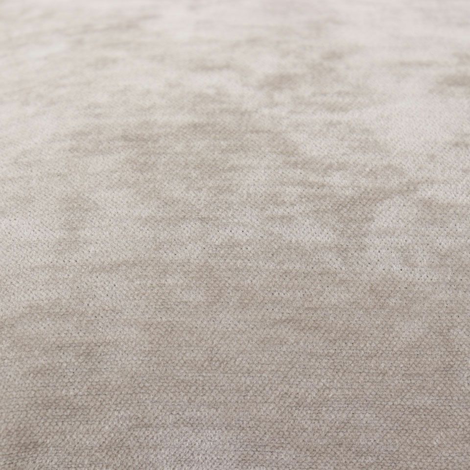 シンプルながらも高級感と程良い光沢感のあるモール糸を使用したベルベット調素材のダイニングシートクッションです／カラー：ベージュ