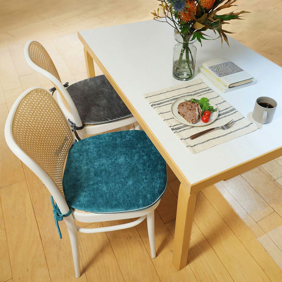 色違いでコーディネートしても素敵です／使用カラー：奥からダークグレー・ダークグリーン